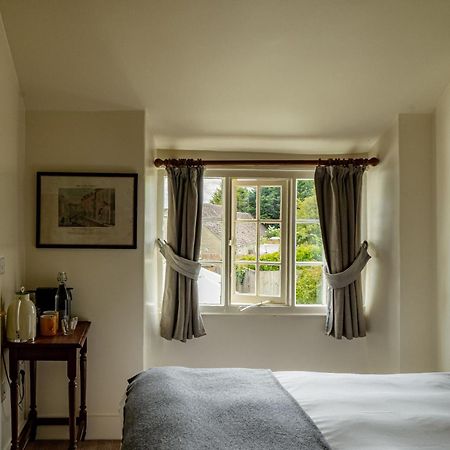 The Bell Inn 레츠레이드 외부 사진