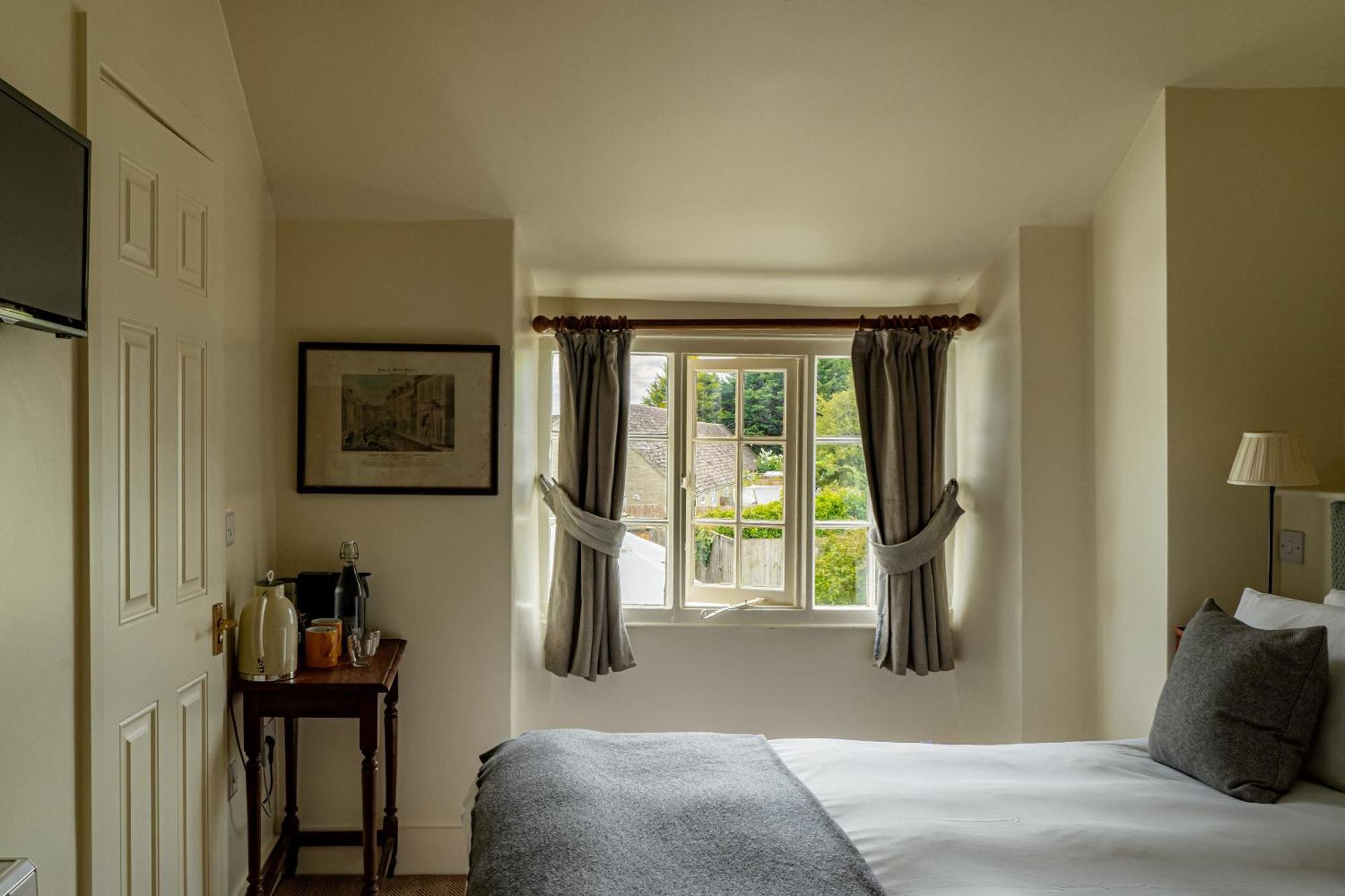 The Bell Inn 레츠레이드 외부 사진