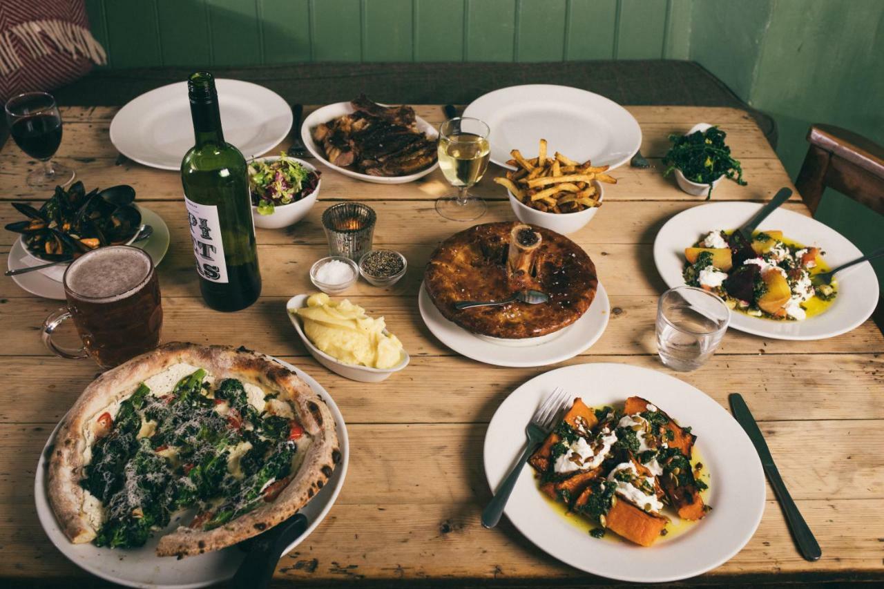 The Bell Inn 레츠레이드 외부 사진